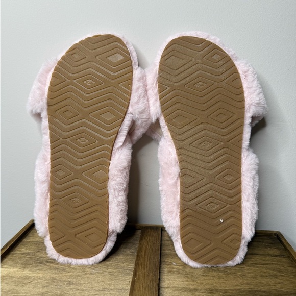 TOMS Pink Faux Fur Wm Susie Slip Womens Slippers sz 11 US Women Pink - Picture 4 of 8
